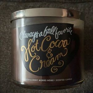 Bath and Body Works 3 - wick candle